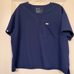FIGS woman’s V neck one pocket Navy Blue top